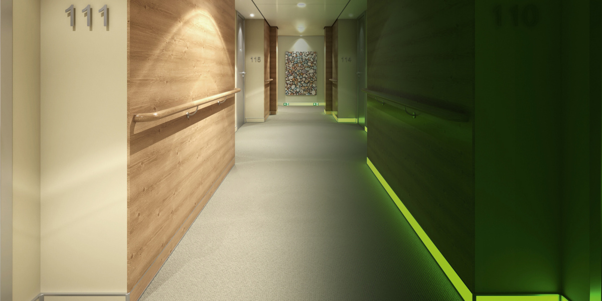 Low Location Lighting System at a Ship PERMALUX Ein Schiffskorridor mit Low Location Lighting System im hellen und in der Dunkelheit PERMALUX